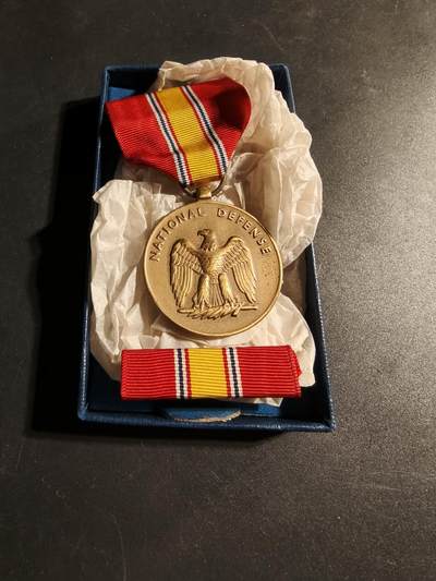 老王徽章第168期 - 美国国防服役奖章    原盒带略和油纸
