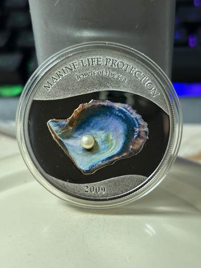第184期拍卖 - 获奖币帕劳2009年镶嵌天然深海珍珠彩色纪念银币，925银，25克，发行2500枚，世界上最美的25种硬币之一