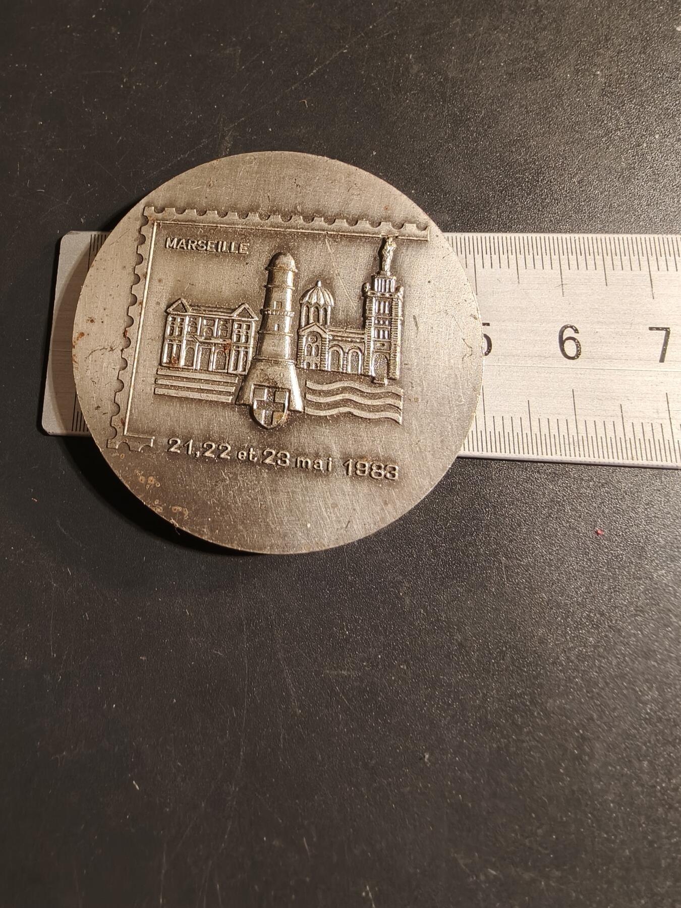 老王徽章第168期 法国集邮协会联盟第56届全国代表大会镀银大铜章    直径50mm.    重量54.6g