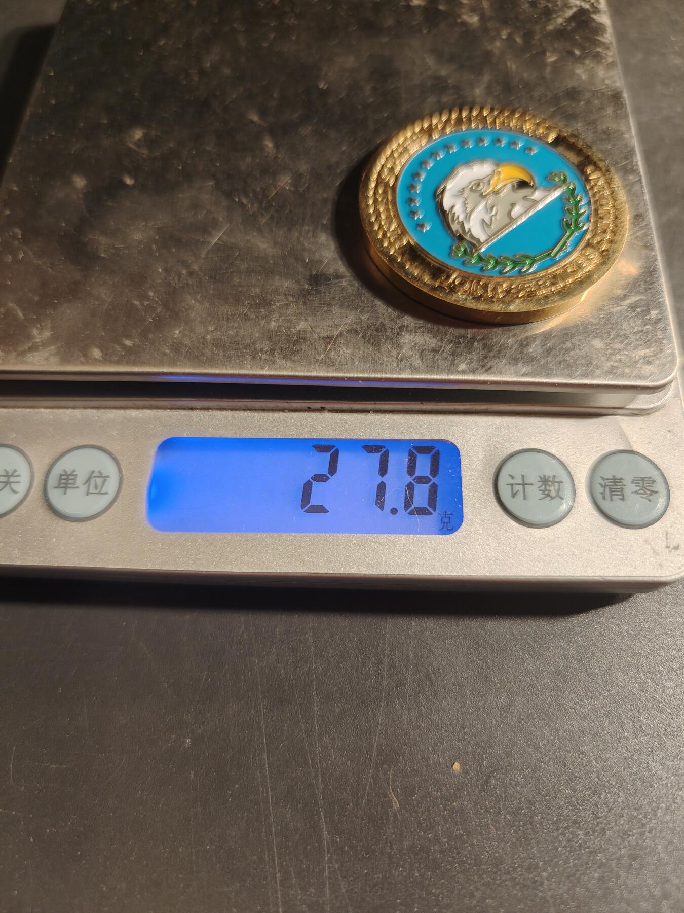 老王徽章第168期 美国联勤司令部纪念章    直径39mm.    重量27.8g