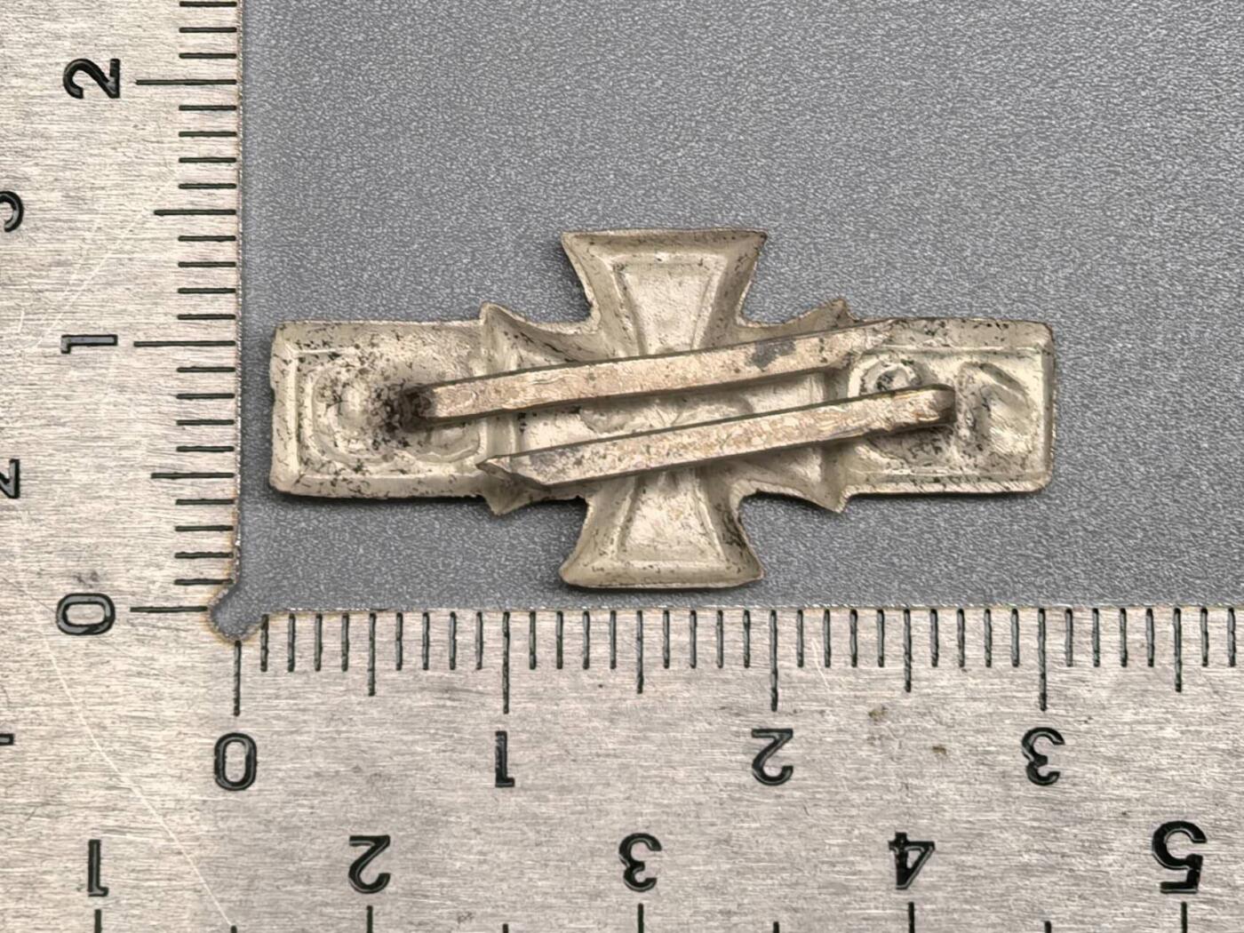 小驴勋章奖章收藏12月06日周六晚六点拍卖（珍爱和平，收藏战争，铭记历史，勿忘国耻，忠党爱国。有偿代拍，送拍规则在简介最后，参拍须阅读规则后再参拍，关系到运费包装发货时效真假辨别等关键信息，拍卖时不再发原图，看大图店主微信码在拍卖店铺介绍里） 德国1957版二级铁十字勋饰