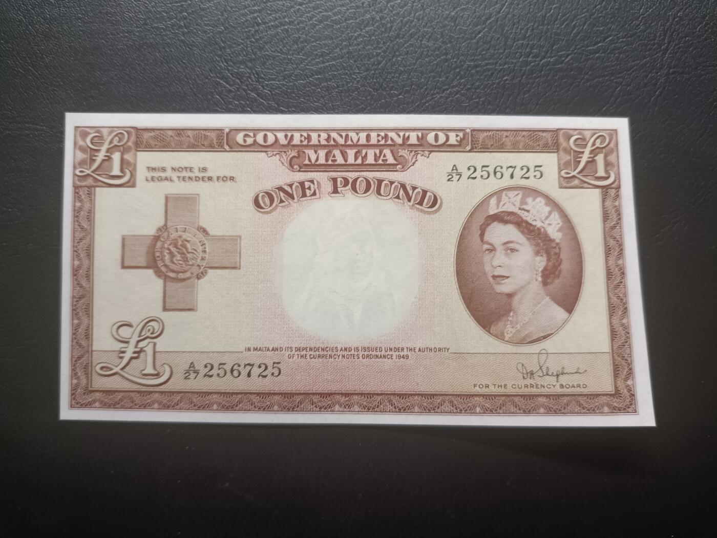 2025十二月第一期，总206期 英属马耳他1952版1镑UNC-，大冠女王，后期褐色版本