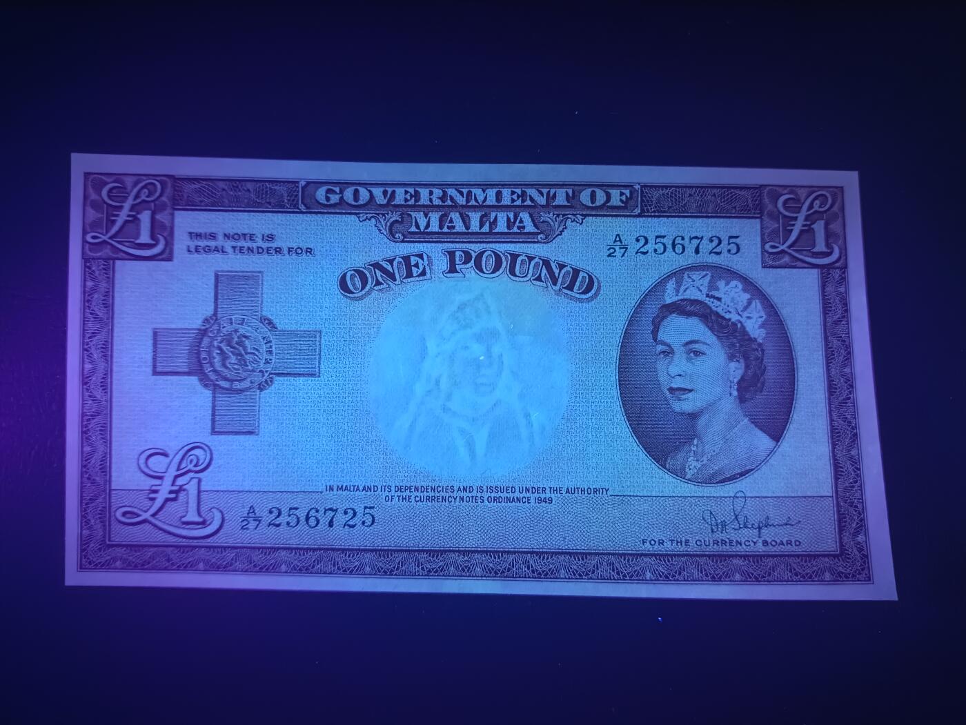 2025十二月第一期，总206期 英属马耳他1952版1镑UNC-，大冠女王，后期褐色版本