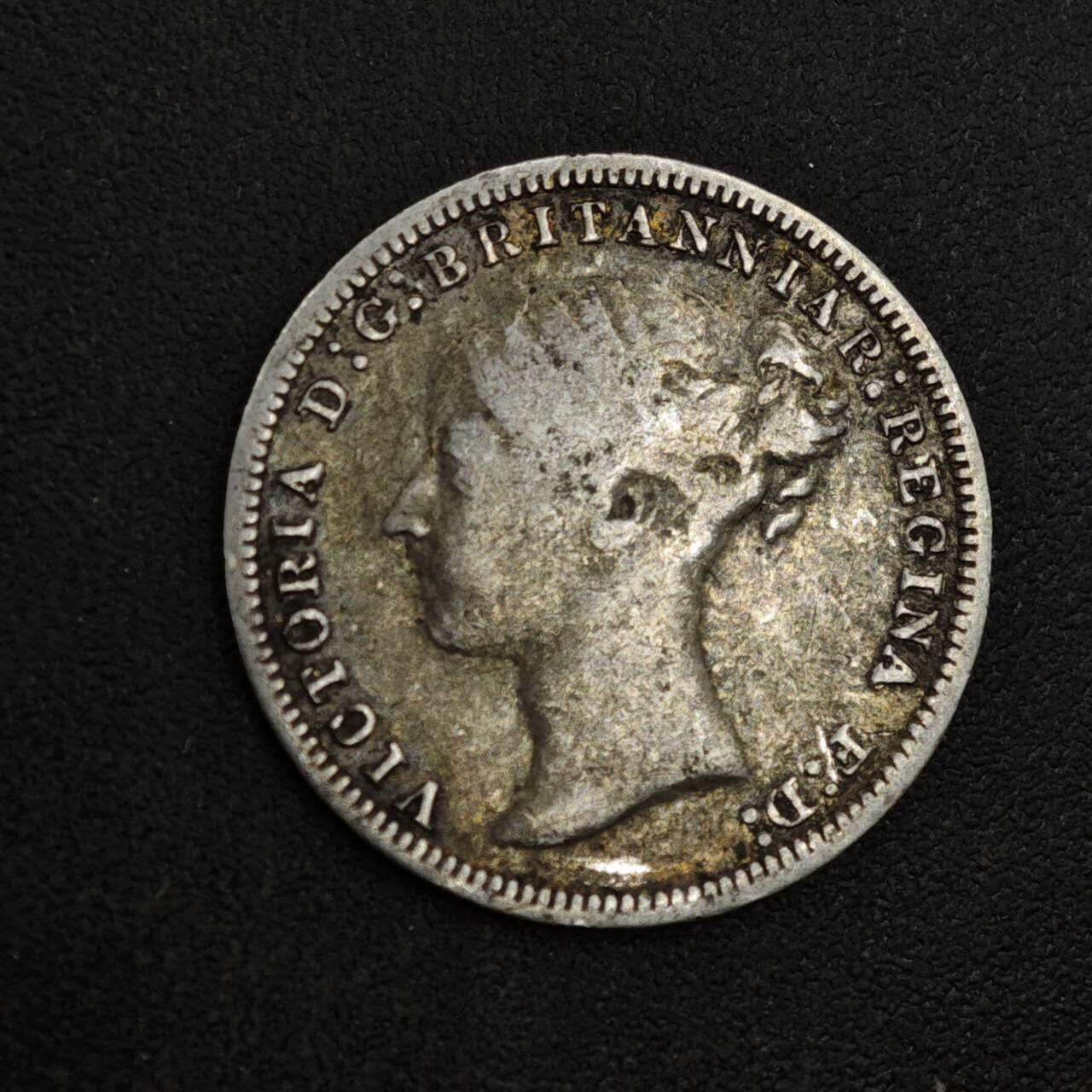 【淘币小摊】实时拍第八百一十八拍   散币小银币场   满百包邮可预留二周 每周一统一发货   英国1876年维多利亚3便士银币