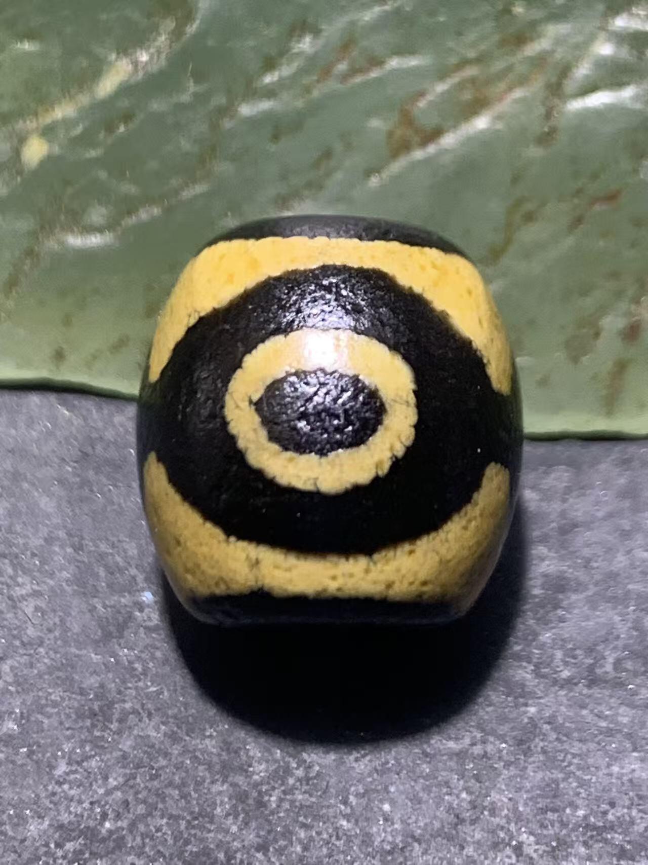 仅此一颗，精品藏传牙黄三眼玛瑙天珠一颗，，