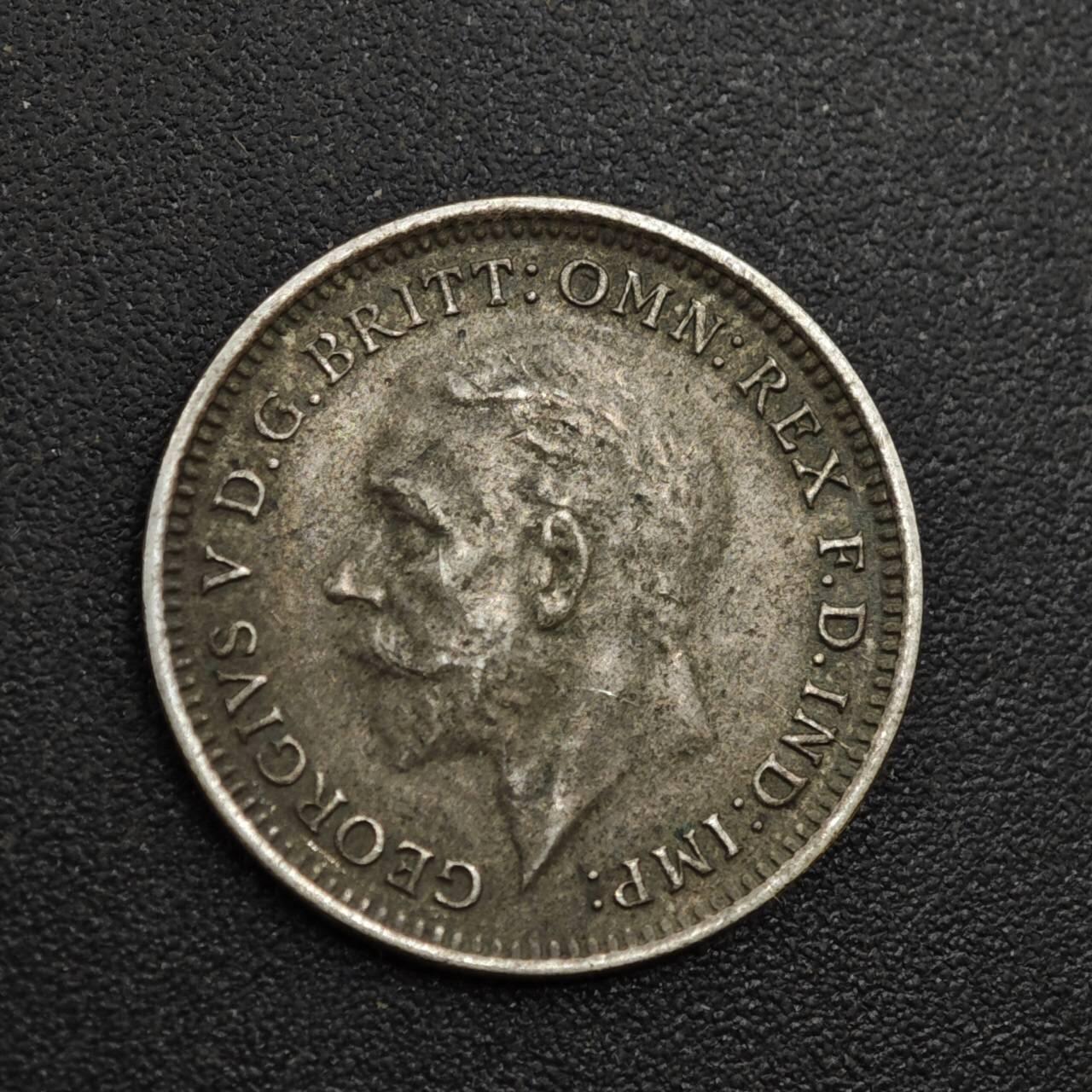 【淘币小摊】实时拍第八百一十八拍   散币小银币场   满百包邮可预留二周 每周一统一发货   英国1933年乔治五世3便士银币