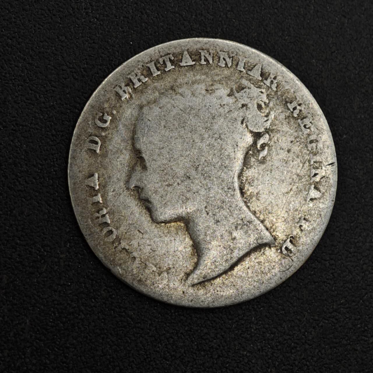 【淘币小摊】实时拍第八百一十八拍   散币小银币场   满百包邮可预留二周 每周一统一发货   英国1860年维多利亚3便士银币