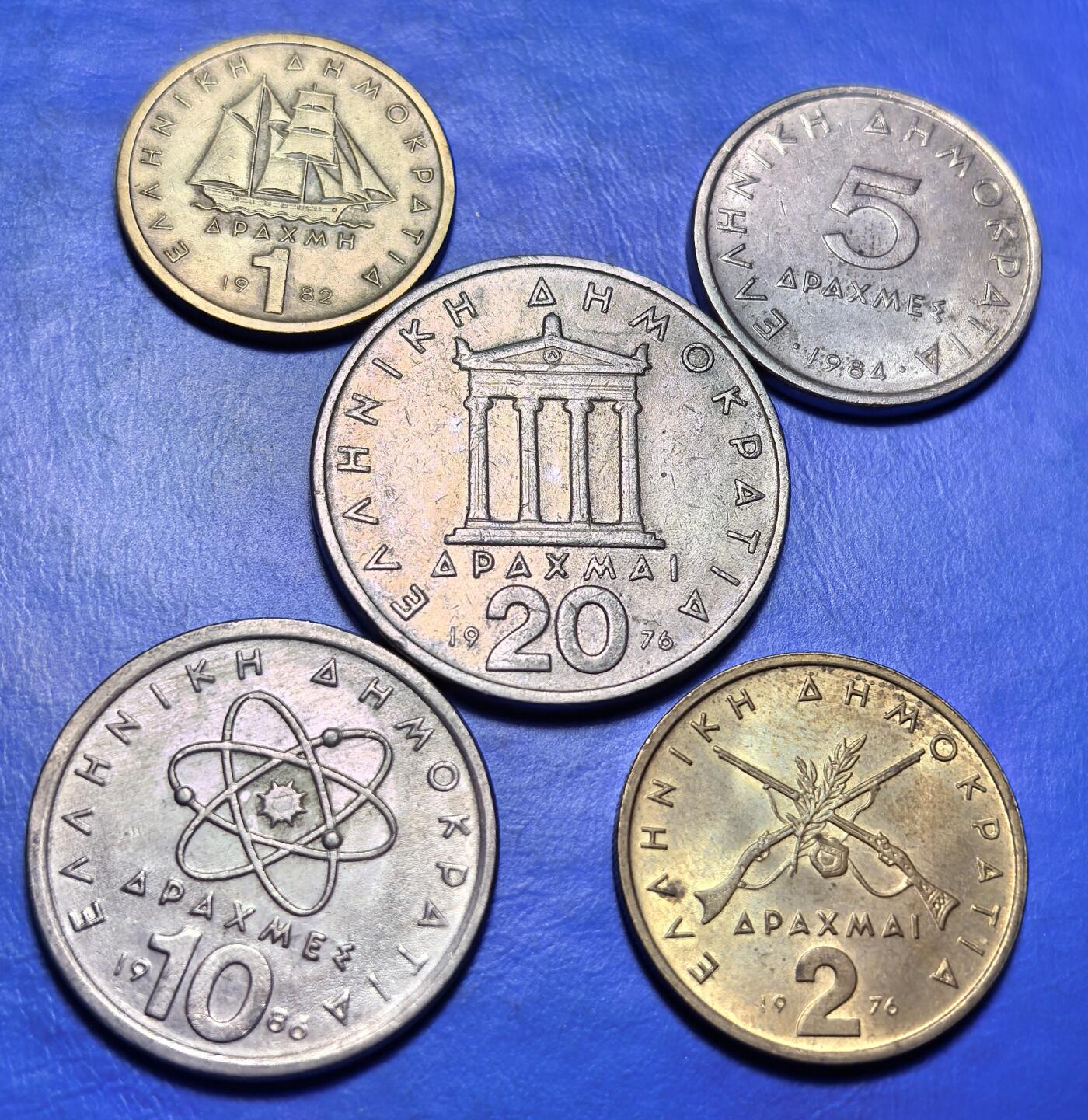 外国优质老铜币银币，周六九点倒数截拍，满百包邮，可寄存半年，喜欢朋友微信扫描二维码可直接参拍