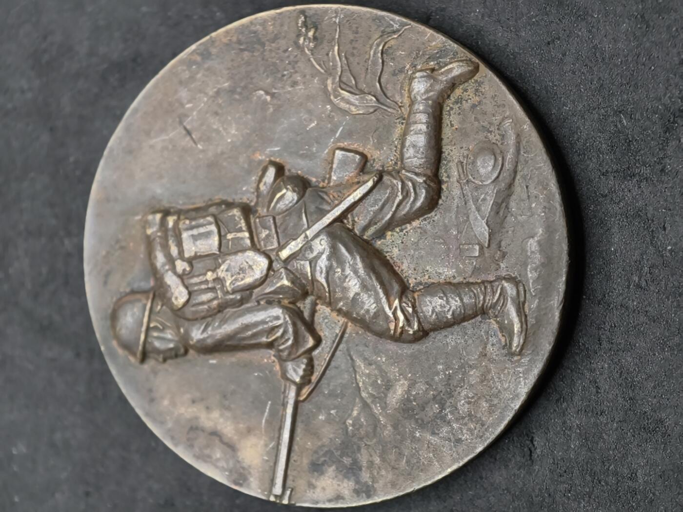 凯旋世界勋赏（第20期）（欢迎送拍）（对拍品有疑问请询问客服，不接受到手刀，出价默认拍品品相。请认真阅读拍卖规则！出价默认已认可！）（收到货请录制开箱视频，无视频概不处理问题。） 事变纪念章