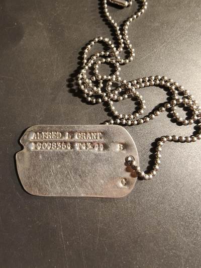 老王徽章第168期 - 美国陆军狗牌一组    二战末期