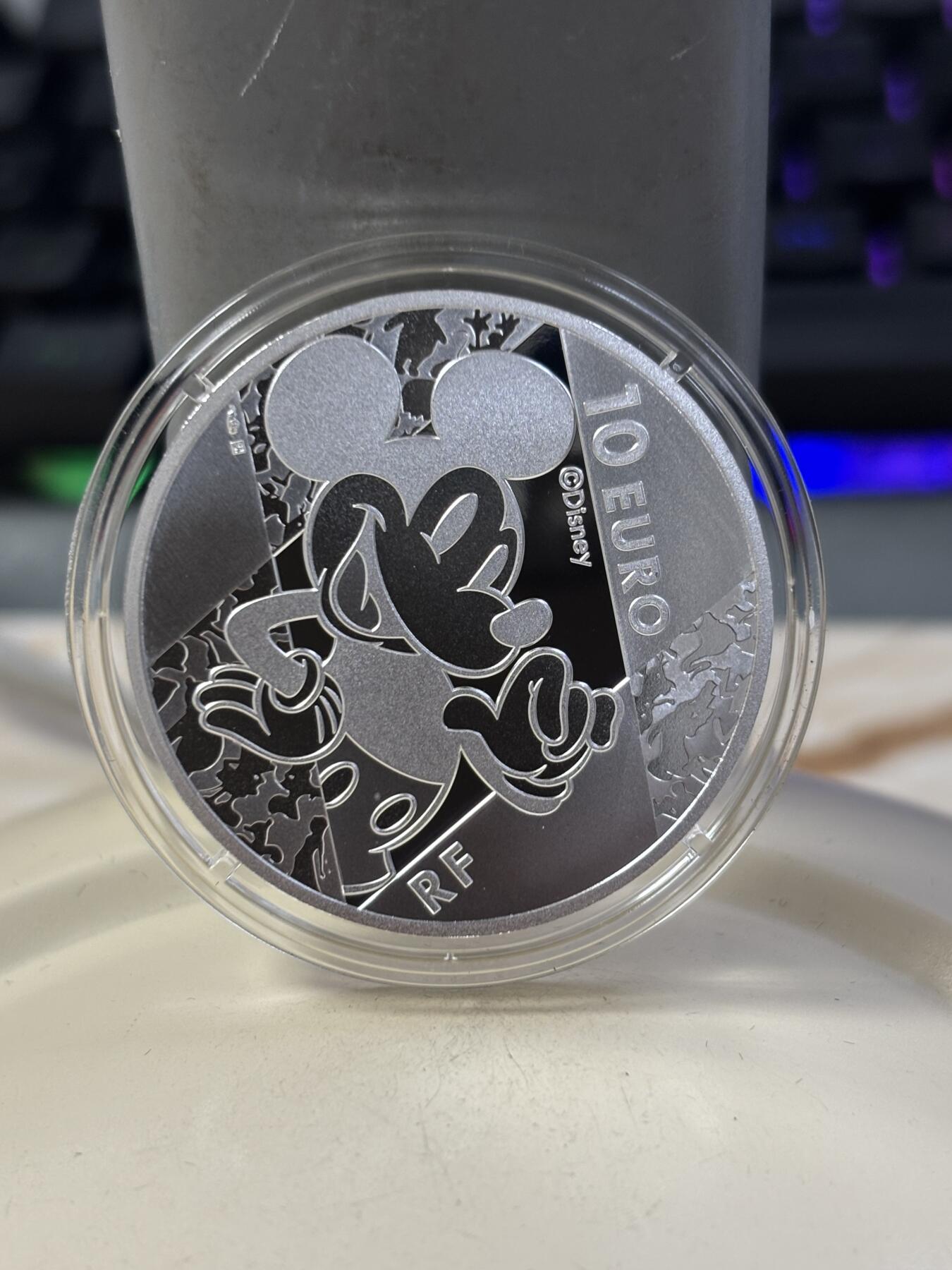 第184期拍卖 法国2023年迪士尼米老鼠和唐老鸭诞生100年彩银币，999银，22.2克，发行5000枚