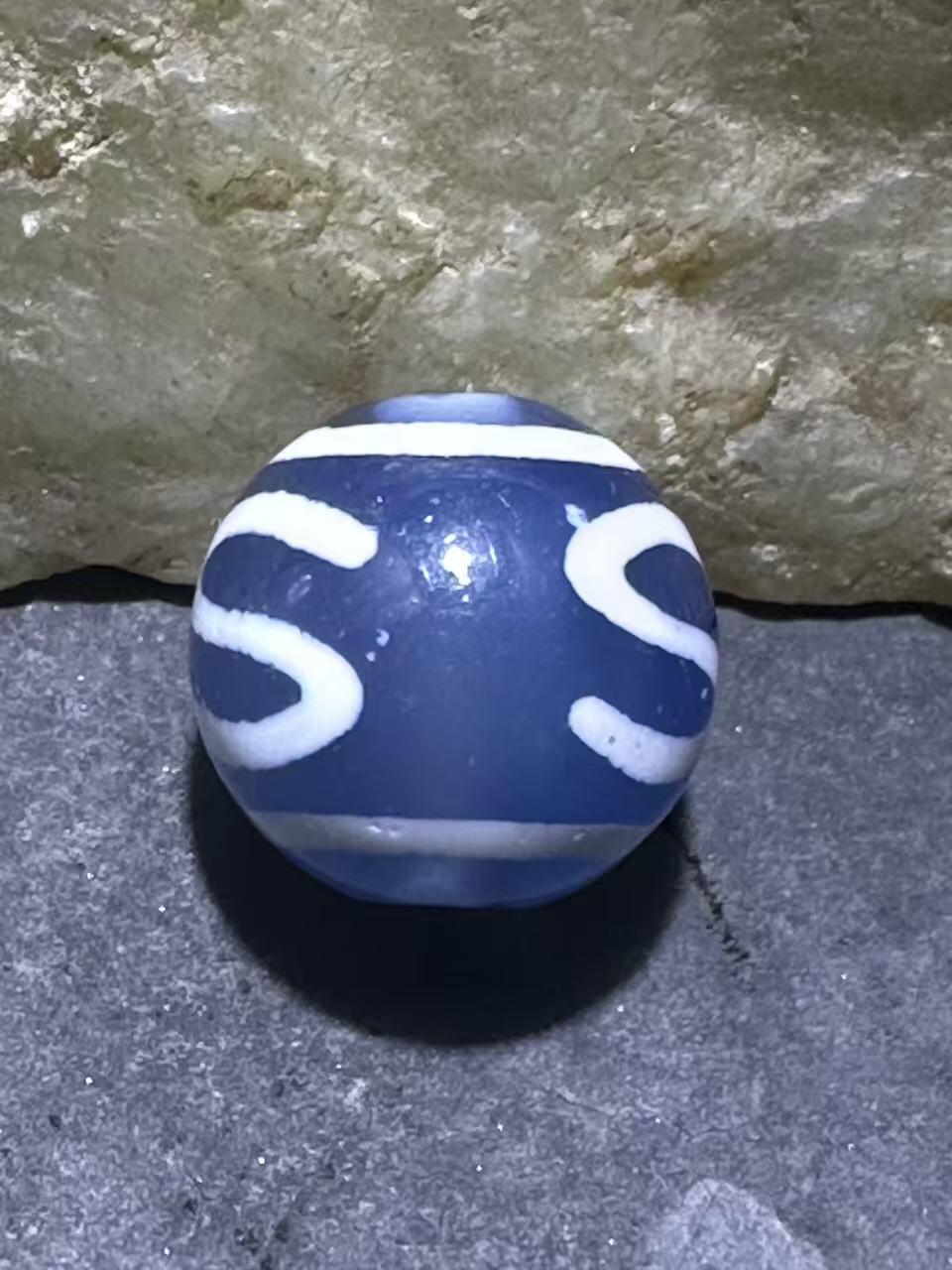 仅此一颗，精美藏传蓝玉髓金钱钩天珠一颗