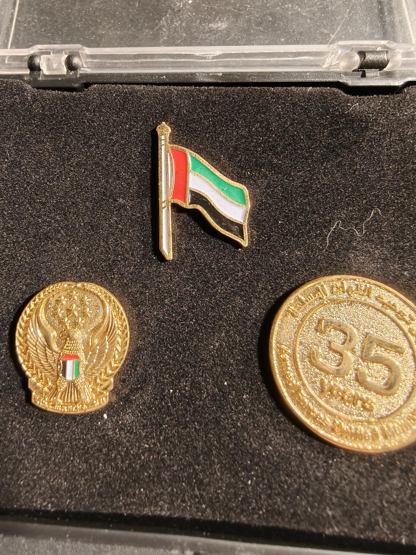 老王徽章第168期 阿联酋独立35周年纪念徽章     3枚一组     原盒