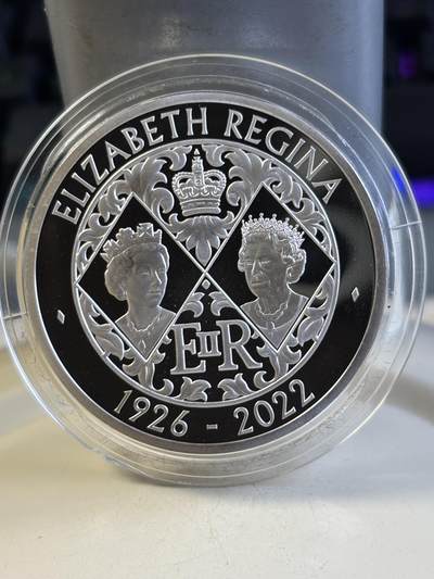第184期拍卖 - 英国2022年致敬女王伊丽莎白二世加厚精制纪念银币，925银，56.56克银价725，边缘有氧化