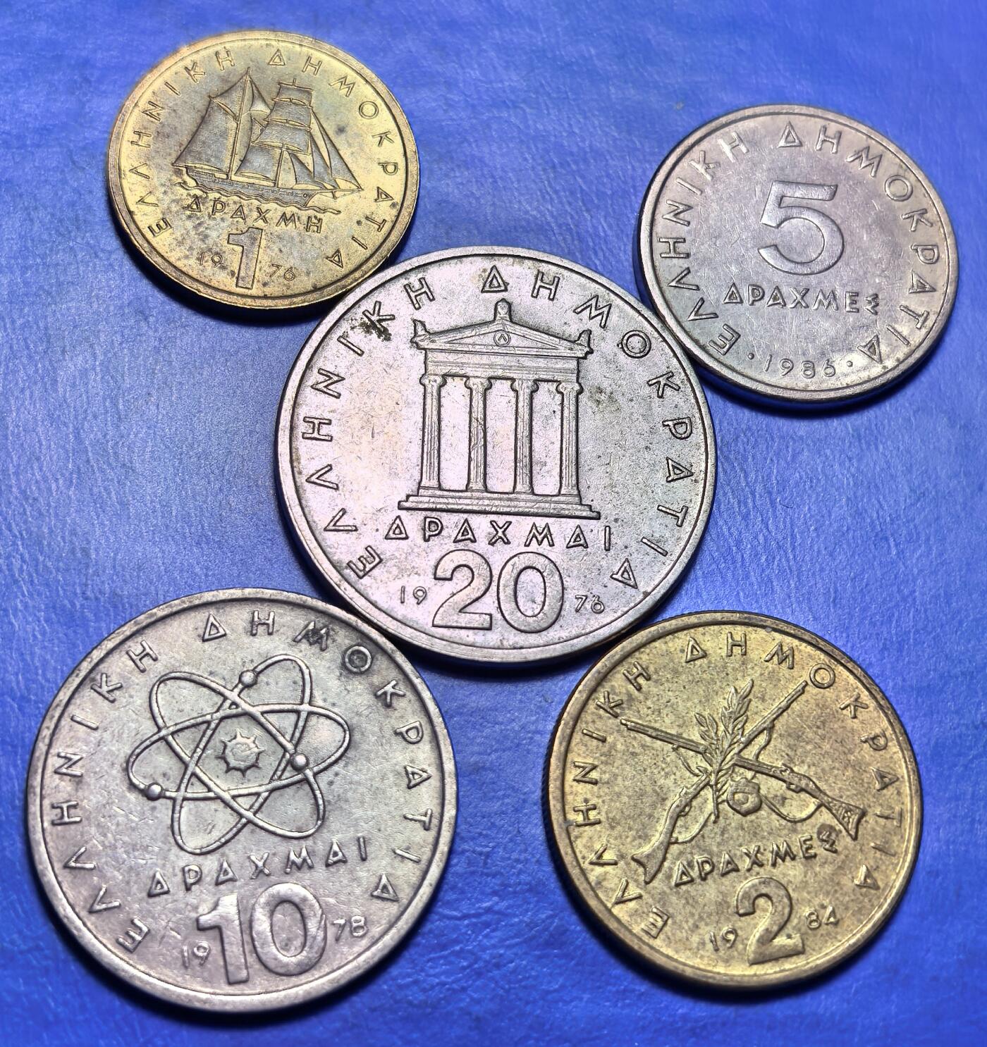 外国优质老铜币银币，周六九点倒数截拍，满百包邮，可寄存半年，喜欢朋友微信扫描二维码可直接参拍