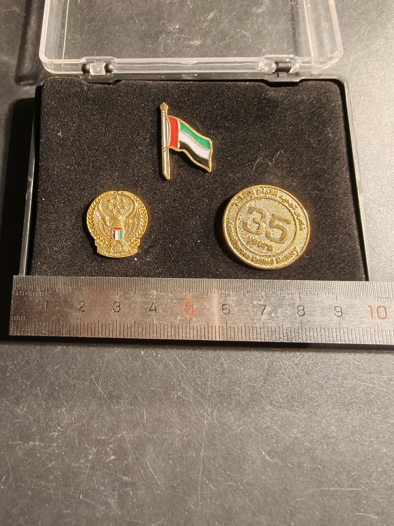 老王徽章第168期 阿联酋独立35周年纪念徽章     3枚一组     原盒