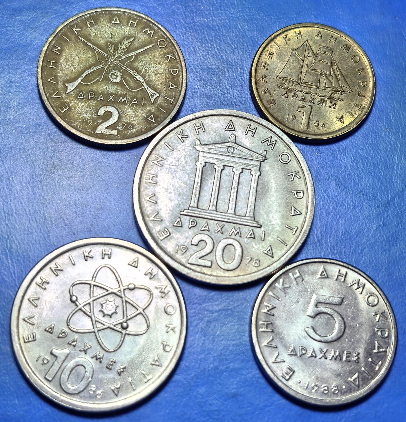 外国优质老铜币银币，周六九点倒数截拍，满百包邮，可寄存半年，喜欢朋友微信扫描二维码可直接参拍