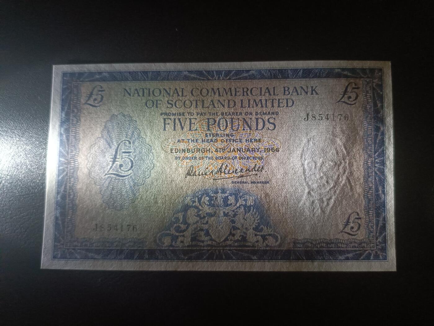 2025十二月第一期，总206期 苏格兰国家商业银行1966年5镑AUNC，银行徽章和19世纪爱丁堡俯瞰图，此银行现在被苏格兰皇家银行收购，已不存在