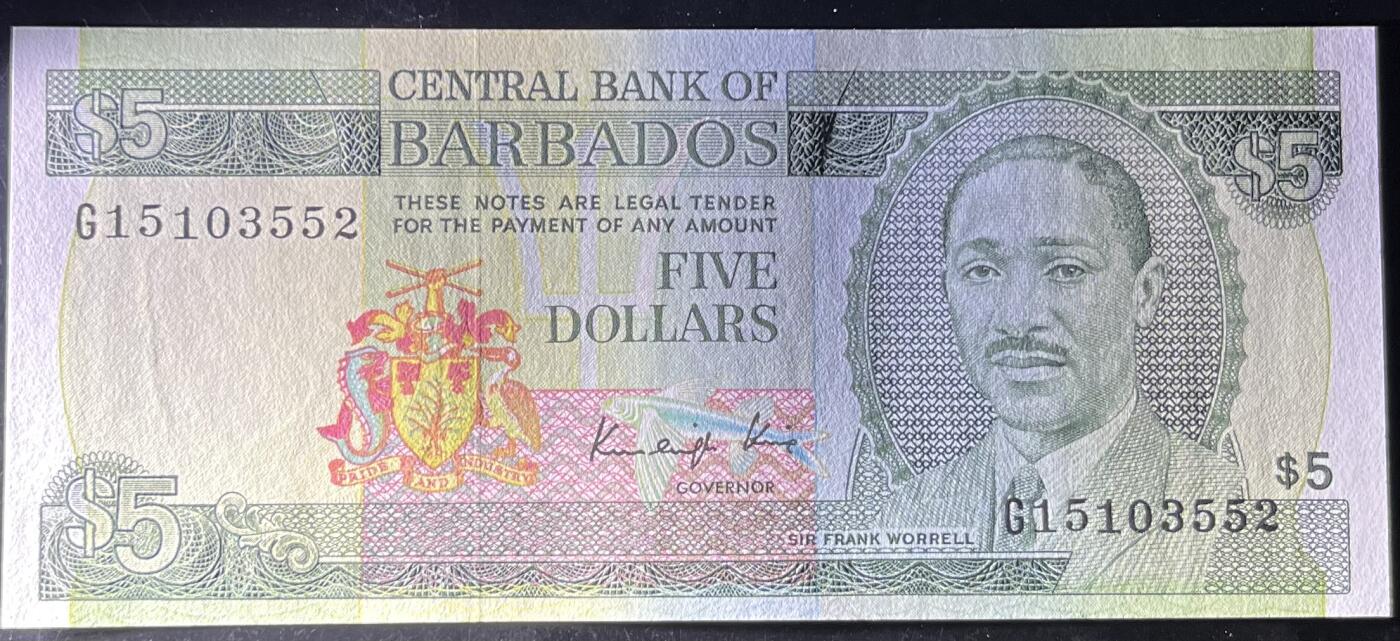 小福收藏拍卖第197期 裸钞场 本期有多张豹子号靓号 百慕大03年50元纪念钞百位号 马来亚和英属婆罗洲开国第一张纸币大冠女王 马来亚 41年1元英王乔六 法属太平洋10000法郎 捷克1000克朗纪念钞千位号  卢森堡 1000法郎  萨尔瓦多样钞 匈牙利 法罗群岛 危地马拉等多国精美纸币 巴巴多斯 1986年 5元 无47 unc