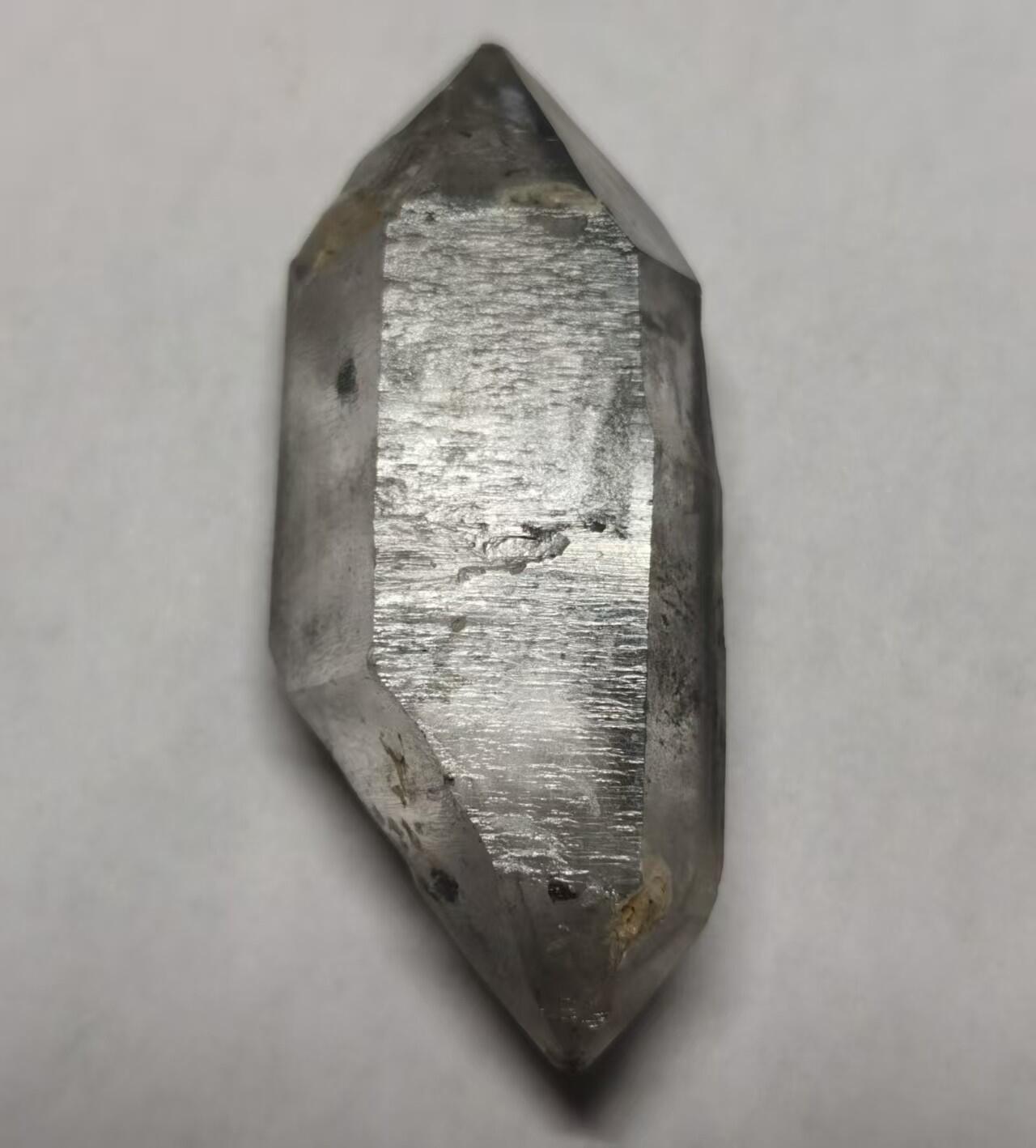 七河·世界钱币杂件水晶矿标小拍（总第30期） 藏家出品 X662 云贵闪灵水晶原石，有可活动的黑胆和水胆和流砂 本件拍品由合作藏家邮寄 库存编号 242-45。