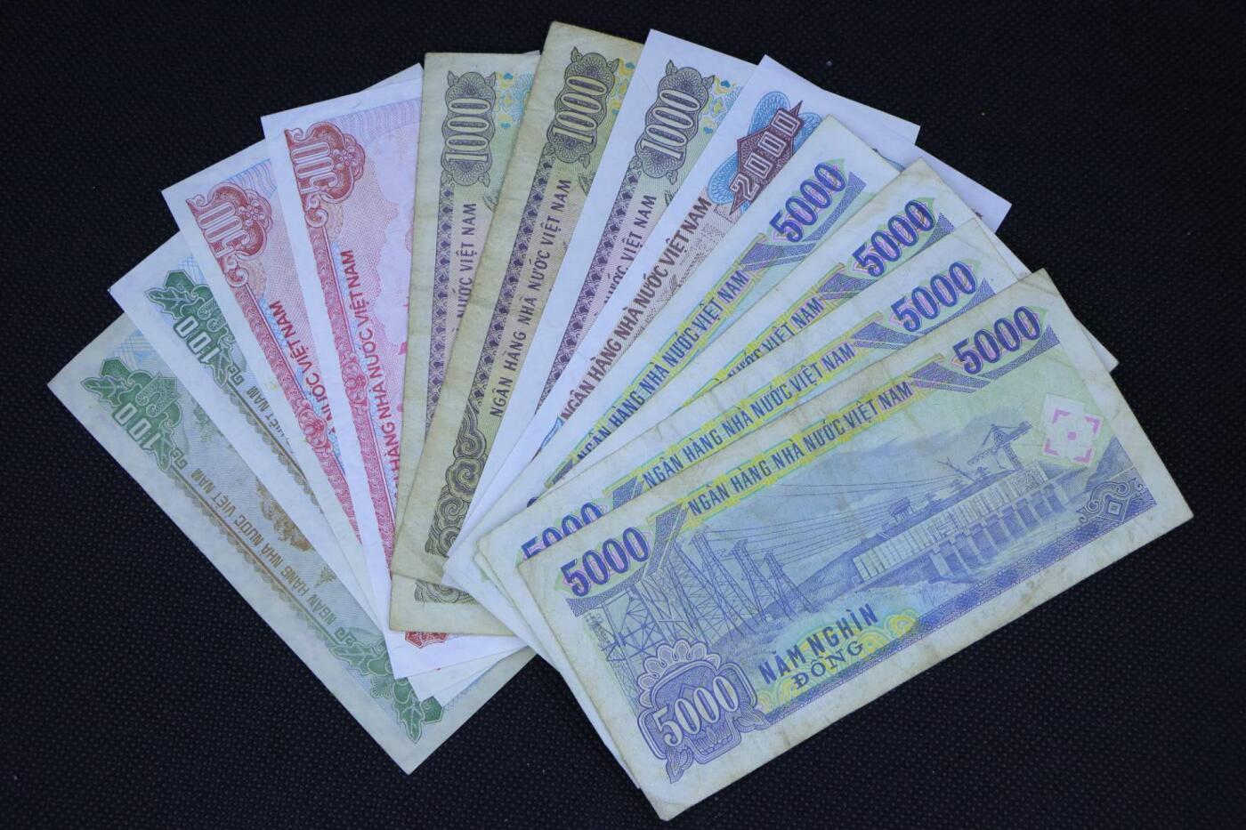 【淘币小摊】限时拍第八百二十一拍  纸币场  满百包邮可预留两周  周一统一发货   越南100-5000盾纸币12张【有折】