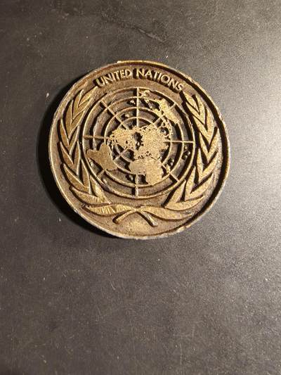 老王徽章第168期 - 加拿大蒙特利尔联合国大厦纪念章    直径56mm.   重量61.2g