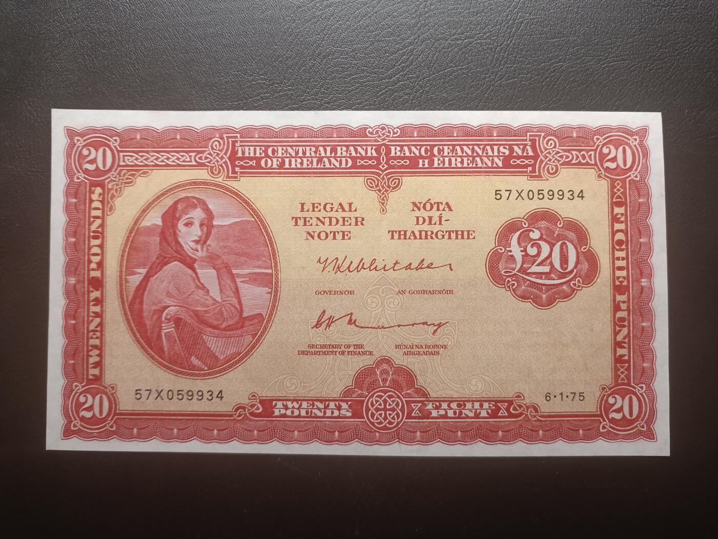 2025十二月第一期，总206期 爱尔兰1975年20镑AUNC，爱尔兰人格化象征“拉维利夫人”，稀有的中高面值