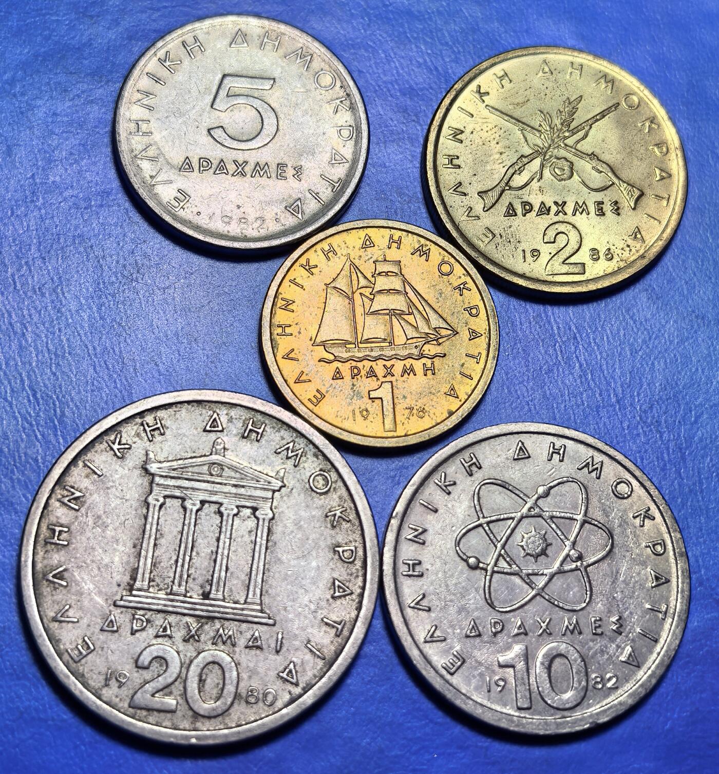 外国优质老铜币银币，周六九点倒数截拍，满百包邮，可寄存半年，喜欢朋友微信扫描二维码可直接参拍