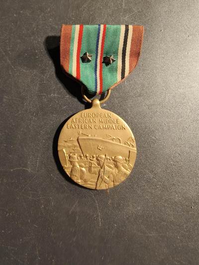 老王徽章第168期 - 美国二战欧洲中东非对德作战服役奖章     两颗铜星勋饰