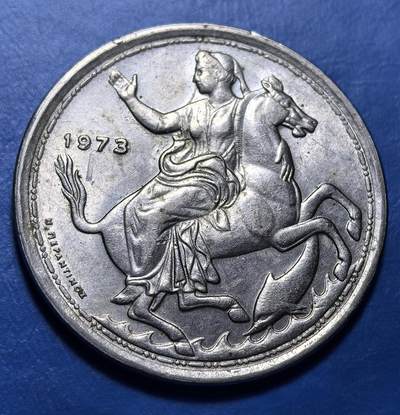 外国优质老铜币银币，周六九点倒数截拍，满百包邮，可寄存半年，喜欢朋友微信扫描二维码可直接参拍 - 希腊1973年军政府鹰中人20德拉克马