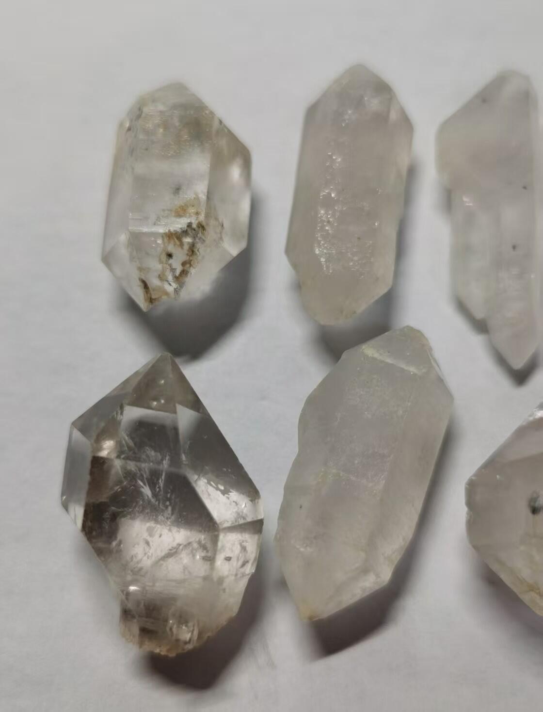 七河·世界钱币杂件水晶矿标小拍（总第30期） 藏家出品 X665 云贵闪灵水晶一组约 130 克 一共9 颗 本件拍品由合作藏家负责邮寄