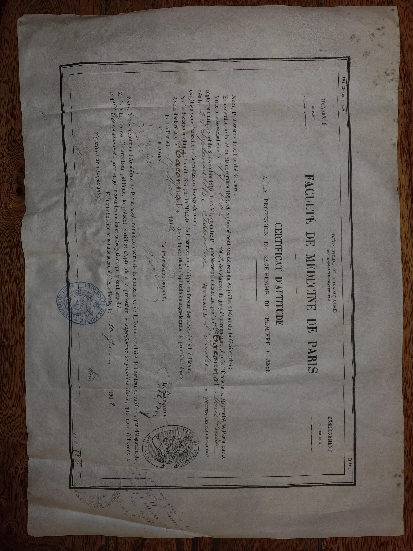 凯旋世界勋赏（第20期）（欢迎送拍）（对拍品有疑问请询问客服，不接受到手刀，出价默认拍品品相。请认真阅读拍卖规则！出价默认已认可！）（收到货请录制开箱视频，无视频概不处理问题。） 羊皮纸版本巴黎医学院颁发的助产士执业资质证书