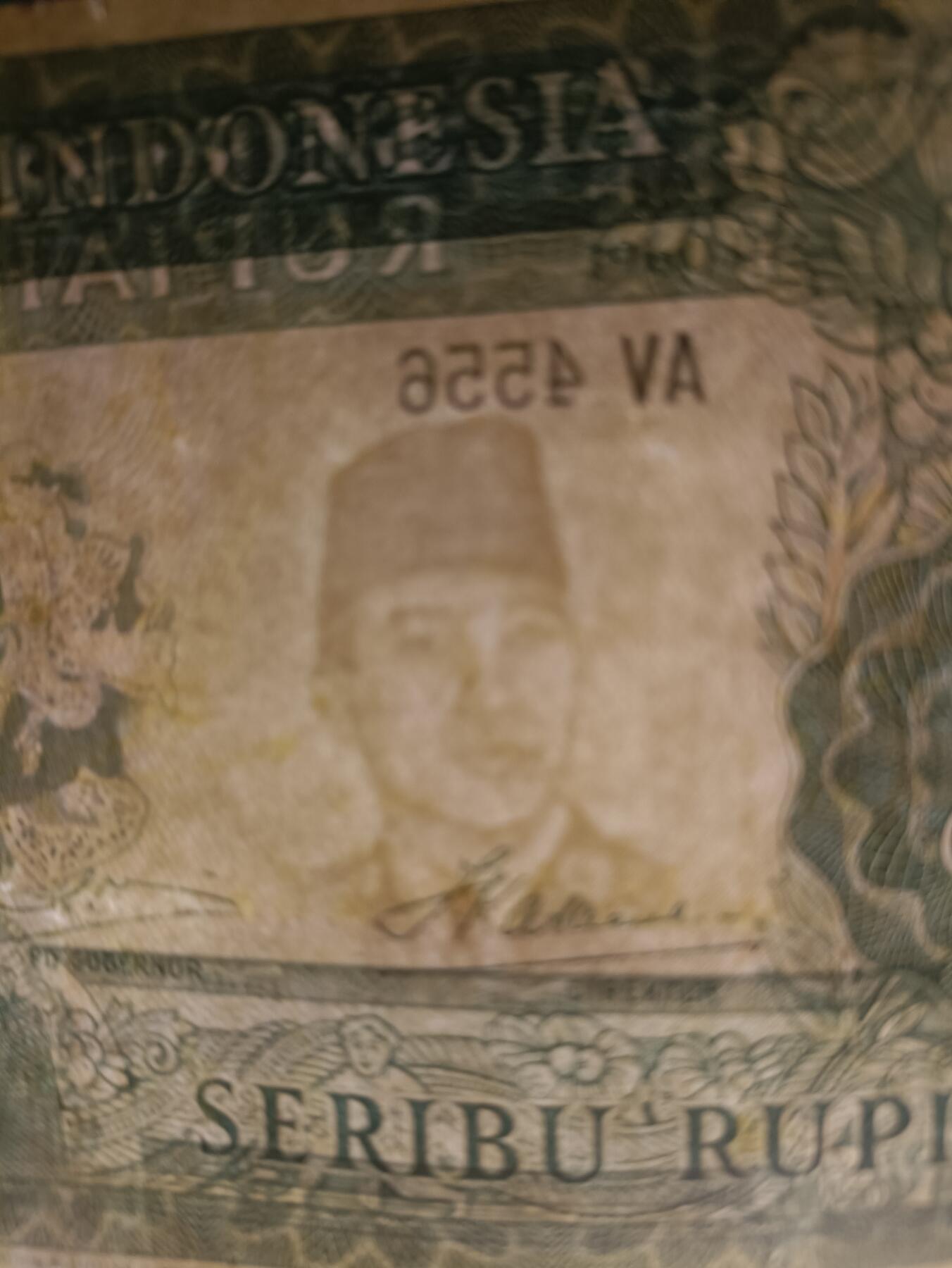 2025十二月第一期，总206期 印度尼西亚1960版1000卢比流通好品XF，稀有短号版本，苏加诺水印