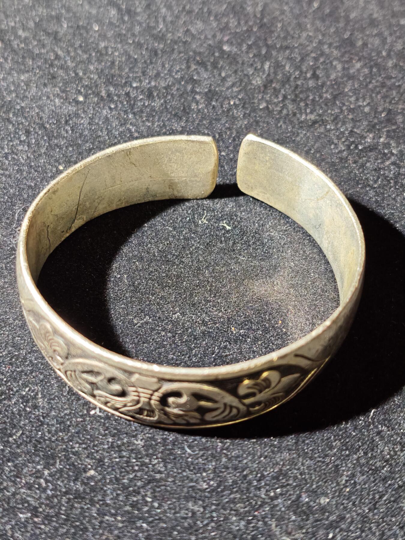 92期回流戒指饰品杂件纪念章丝路钱币专场 少数民族地区白铜手镯