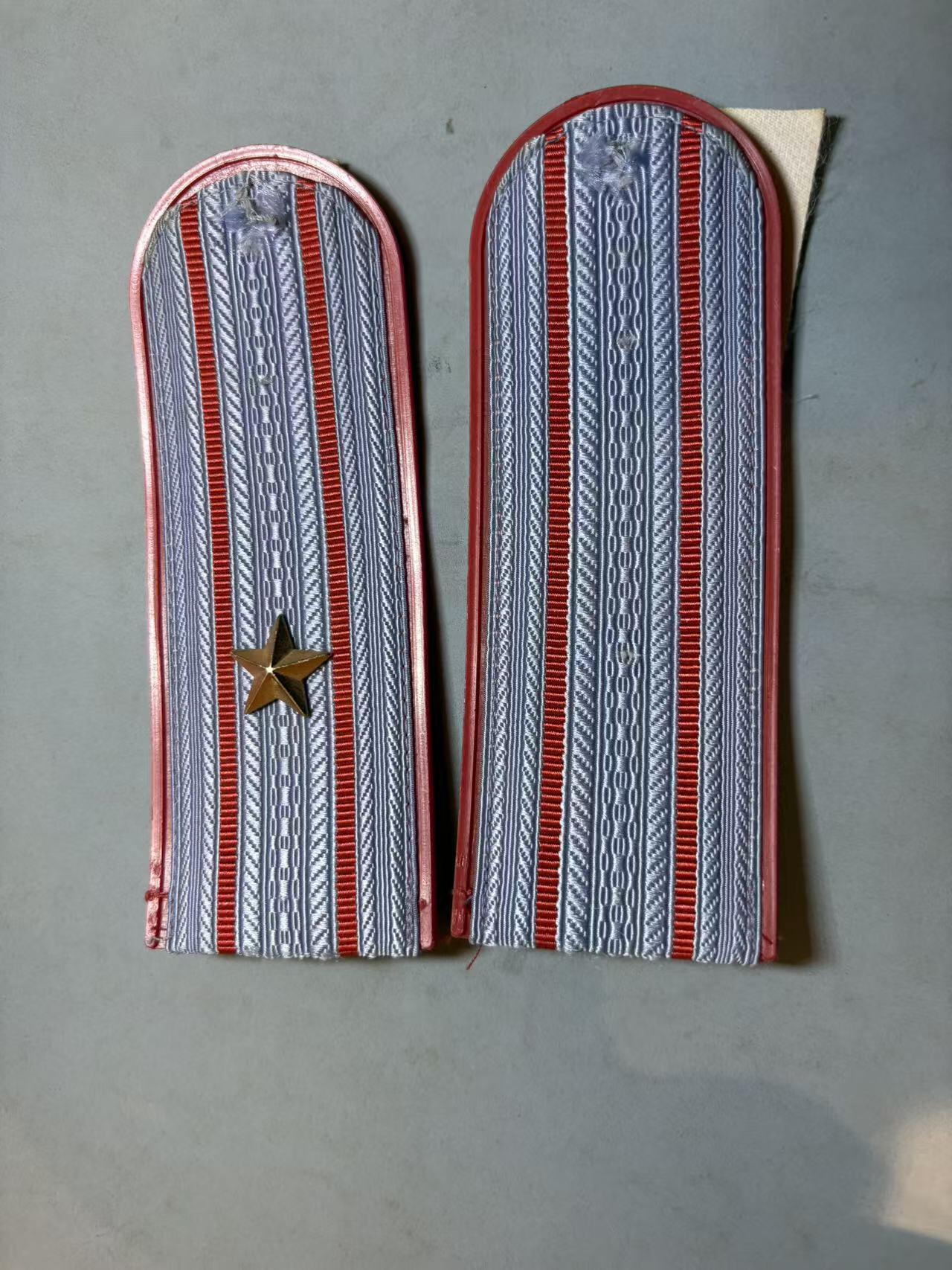 盛世勋华——号角文化勋章邮票专场拍卖第292期 苏联警察少校肩章 有个缺星