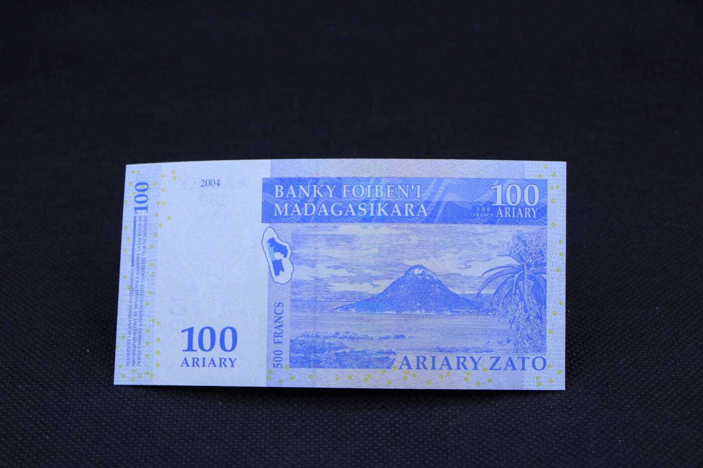 【淘币小摊】限时拍第八百二十一拍  纸币场  满百包邮可预留两周  周一统一发货   马达加斯加2004年100阿尔瑞尔纸币
