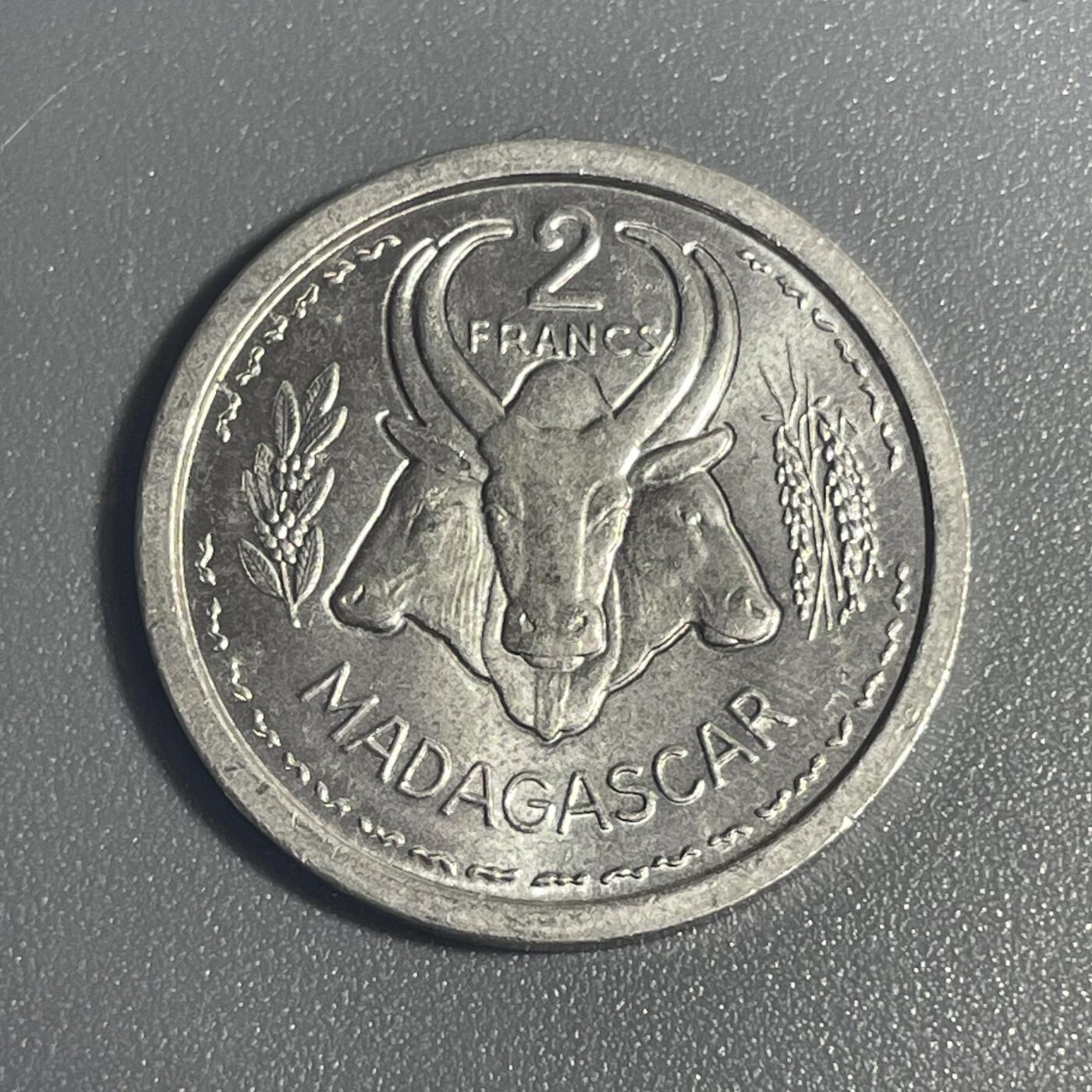 回流1208 全新法属马达加斯加1948年2法郎 玛丽安娜/牛头