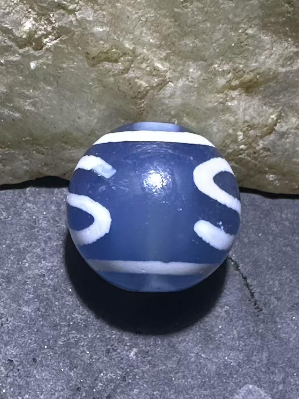 仅此一颗，精美藏传蓝玉髓金钱钩天珠一颗