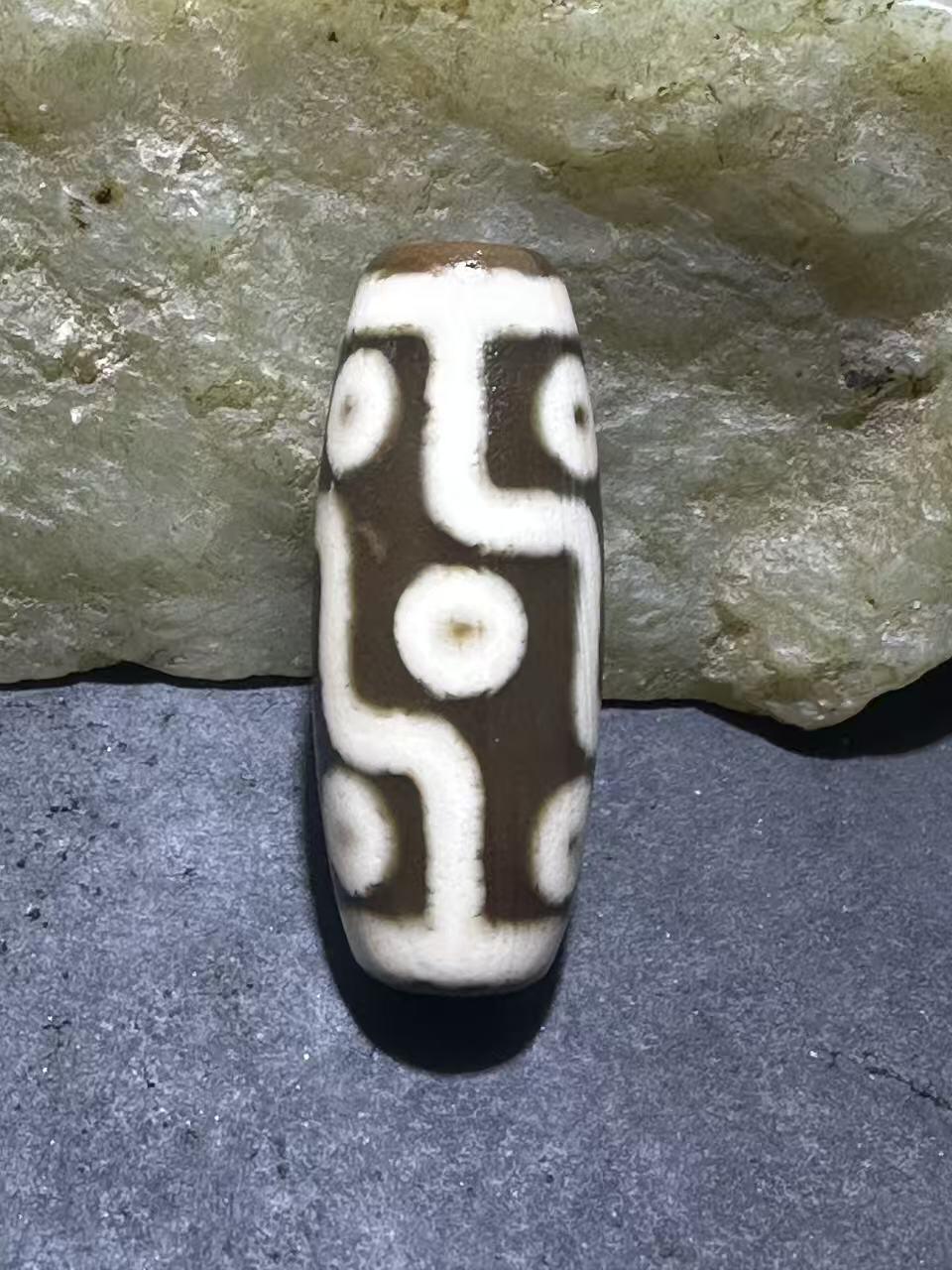 仅此一颗，藏传咖色九眼玛瑙天珠一颗，