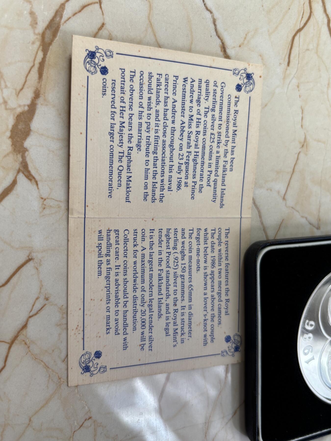 第184期拍卖 福克兰群岛 1986年150克英王婚姻钱币25英磅精制纪念银币 带盒证书，925银银价1923