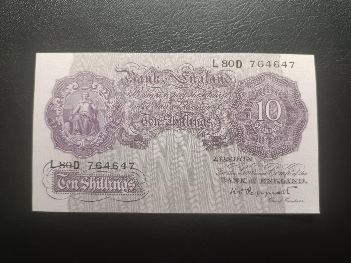 2025十二月第一期，总206期 英格兰战时A序列10先令UNC-，有别于战前战后普通的红色版本用紫色印刷