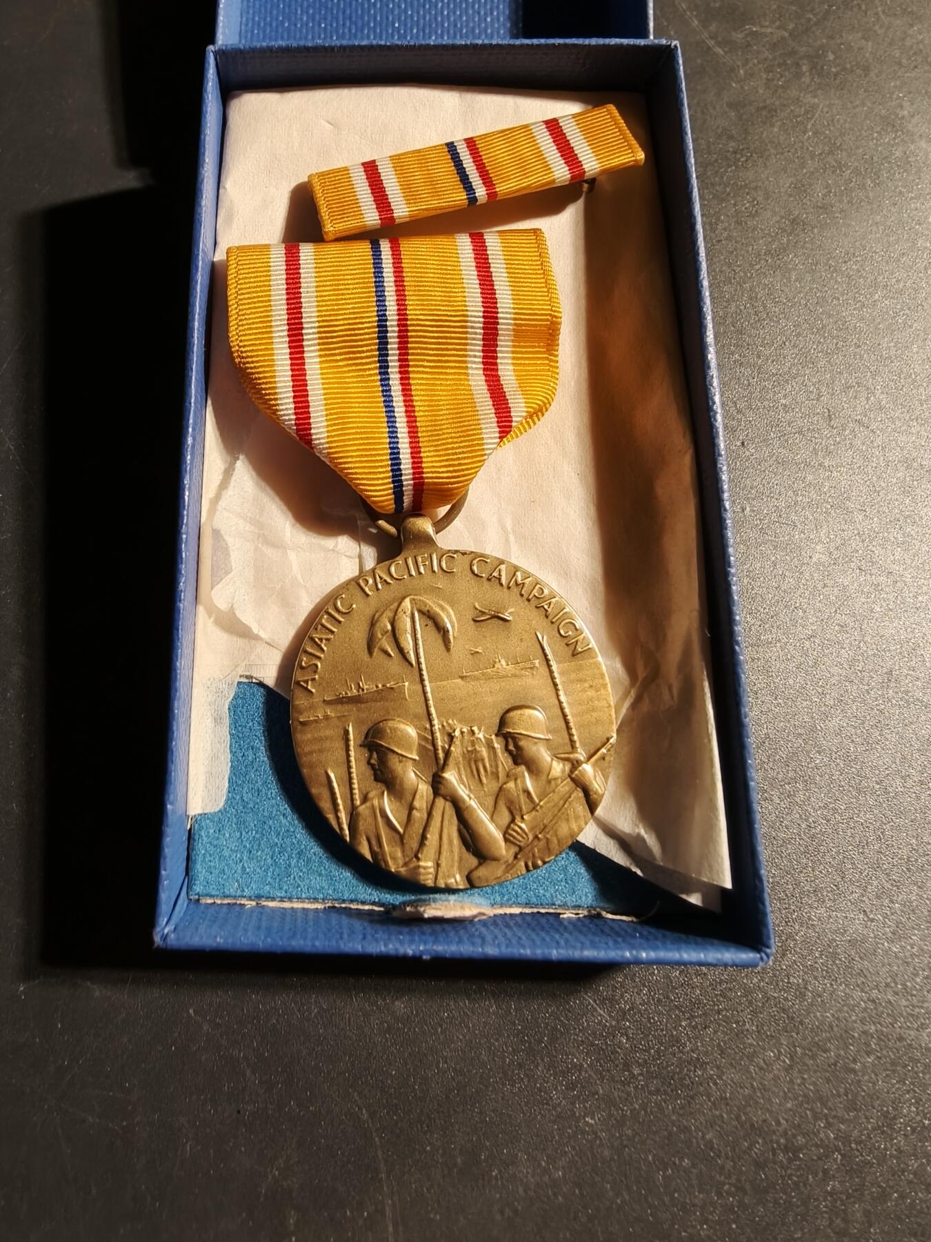 老王徽章第168期 美国二战亚太战区对日作战奖章     原盒带略和油纸