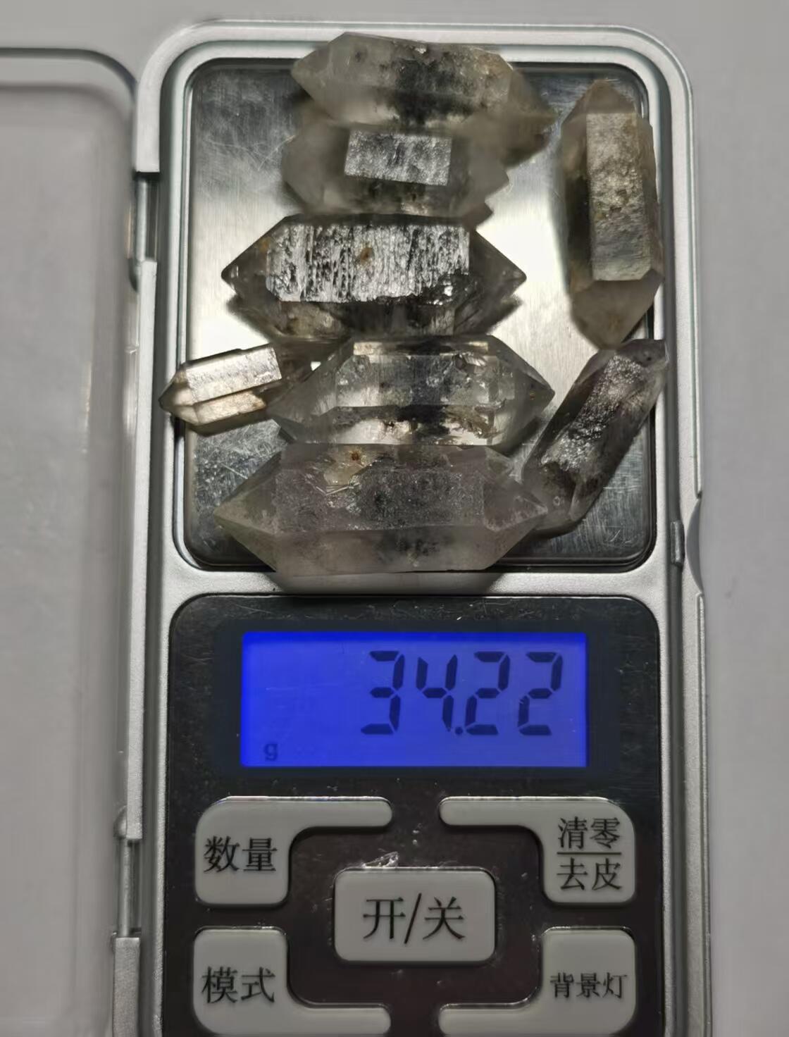 七河·世界钱币杂件水晶矿标小拍（总第30期） 藏家出品 X667 云贵闪灵水晶 糖心类 一组 8 枚，总体重量 30 多克 本件拍品由合作藏家负责邮寄