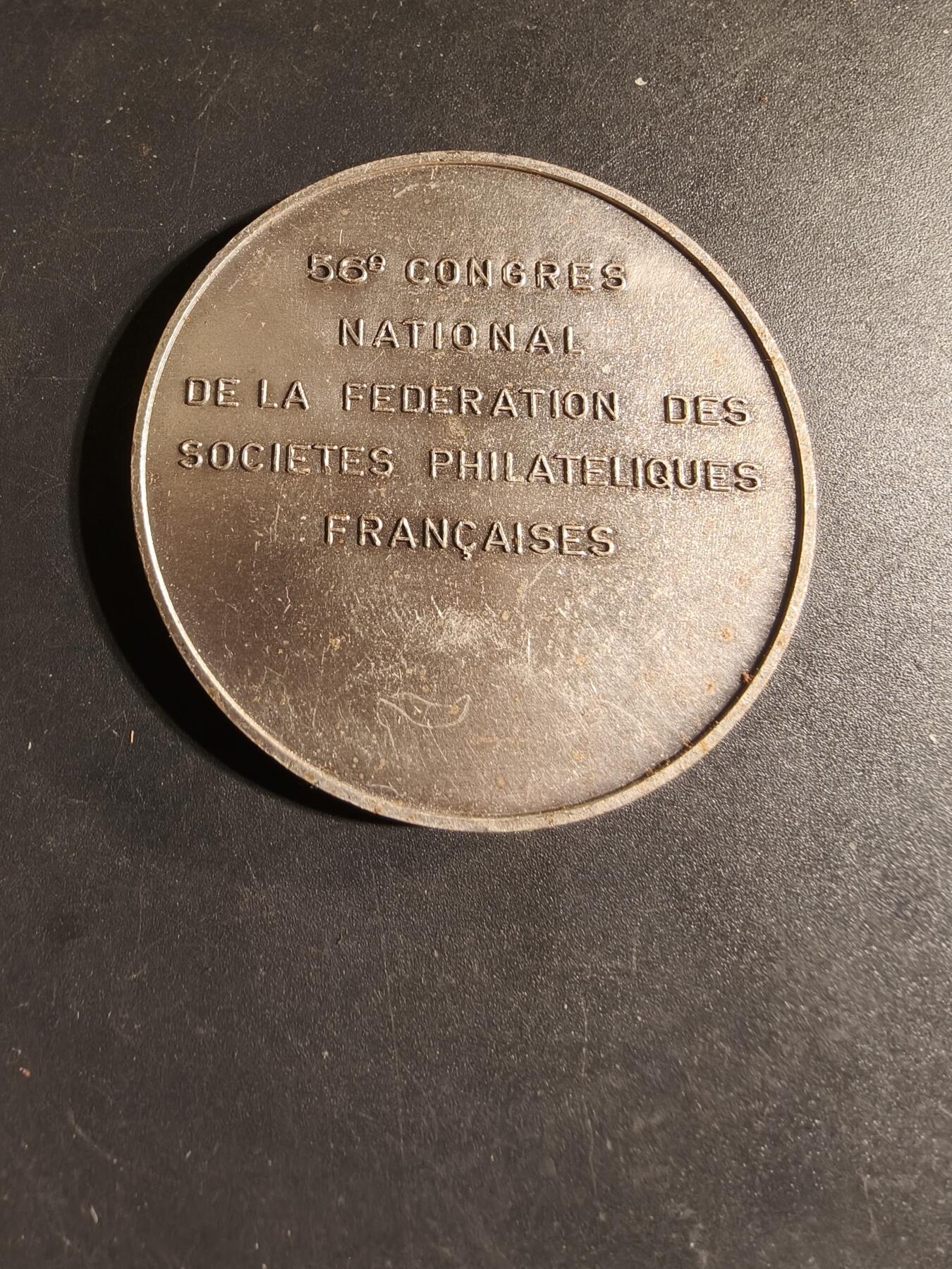 老王徽章第168期 法国集邮协会联盟第56届全国代表大会镀银大铜章    直径50mm.    重量54.6g