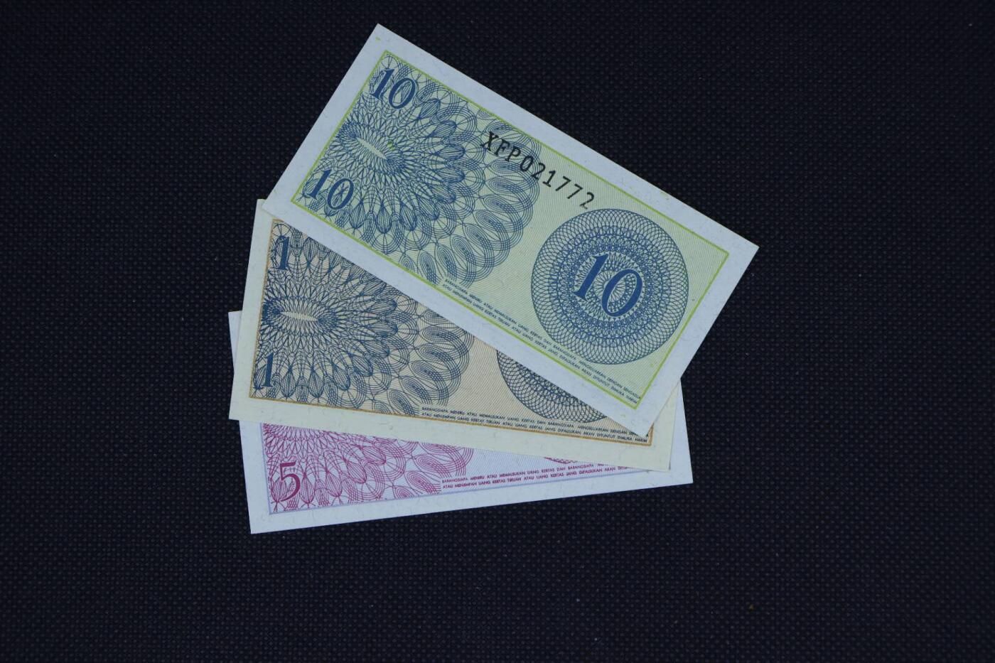 【淘币小摊】限时拍第八百二十一拍  纸币场  满百包邮可预留两周  周一统一发货   印尼1-5-10仙纸币3张