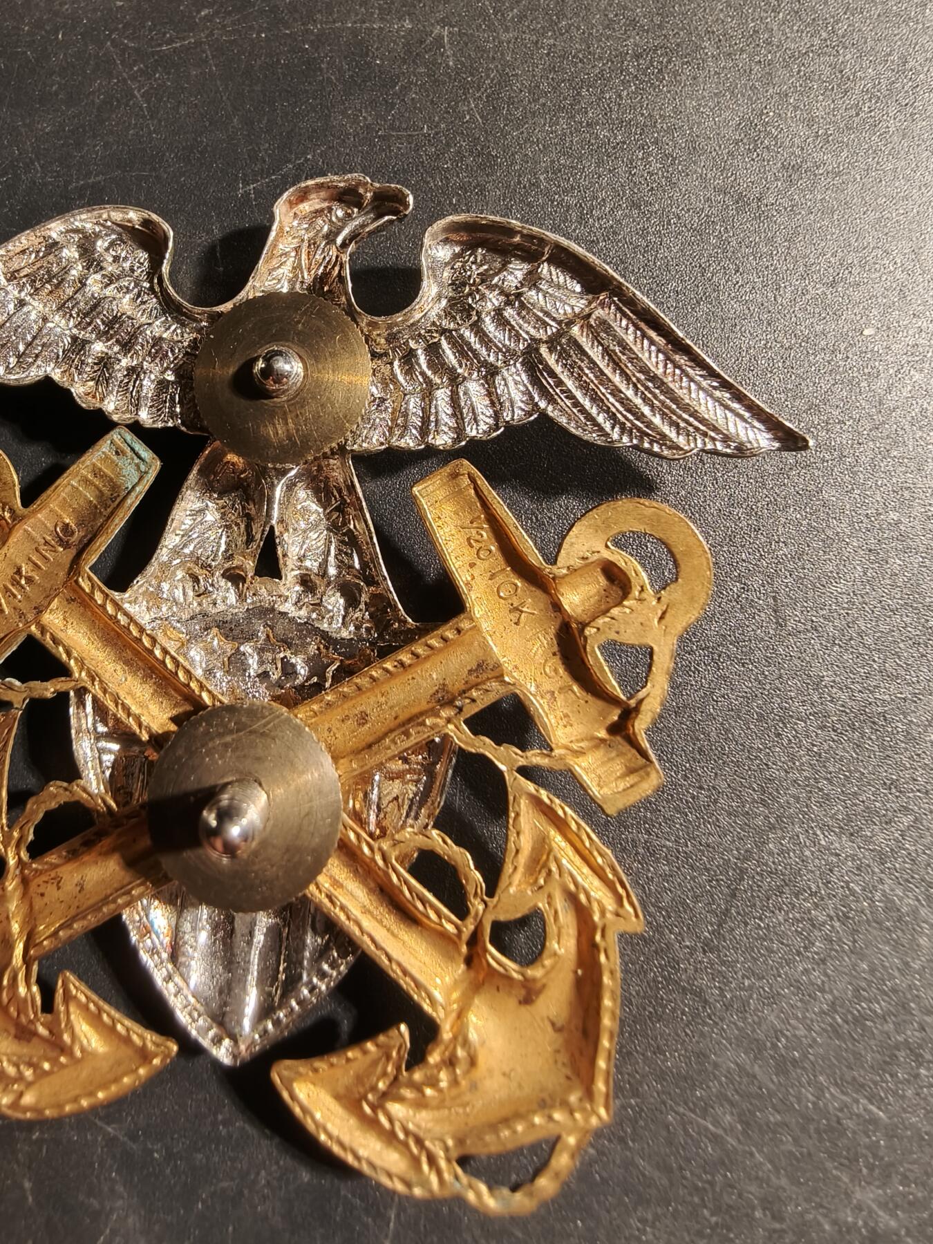 老王徽章第168期 美国海军大檐帽帽徽    包10k金    名厂Viking 制造