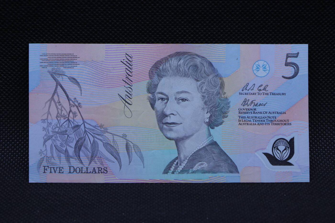 【淘币小摊】限时拍第八百二十一拍  纸币场  满百包邮可预留两周  周一统一发货   澳大利亚5元塑料钞【有折】