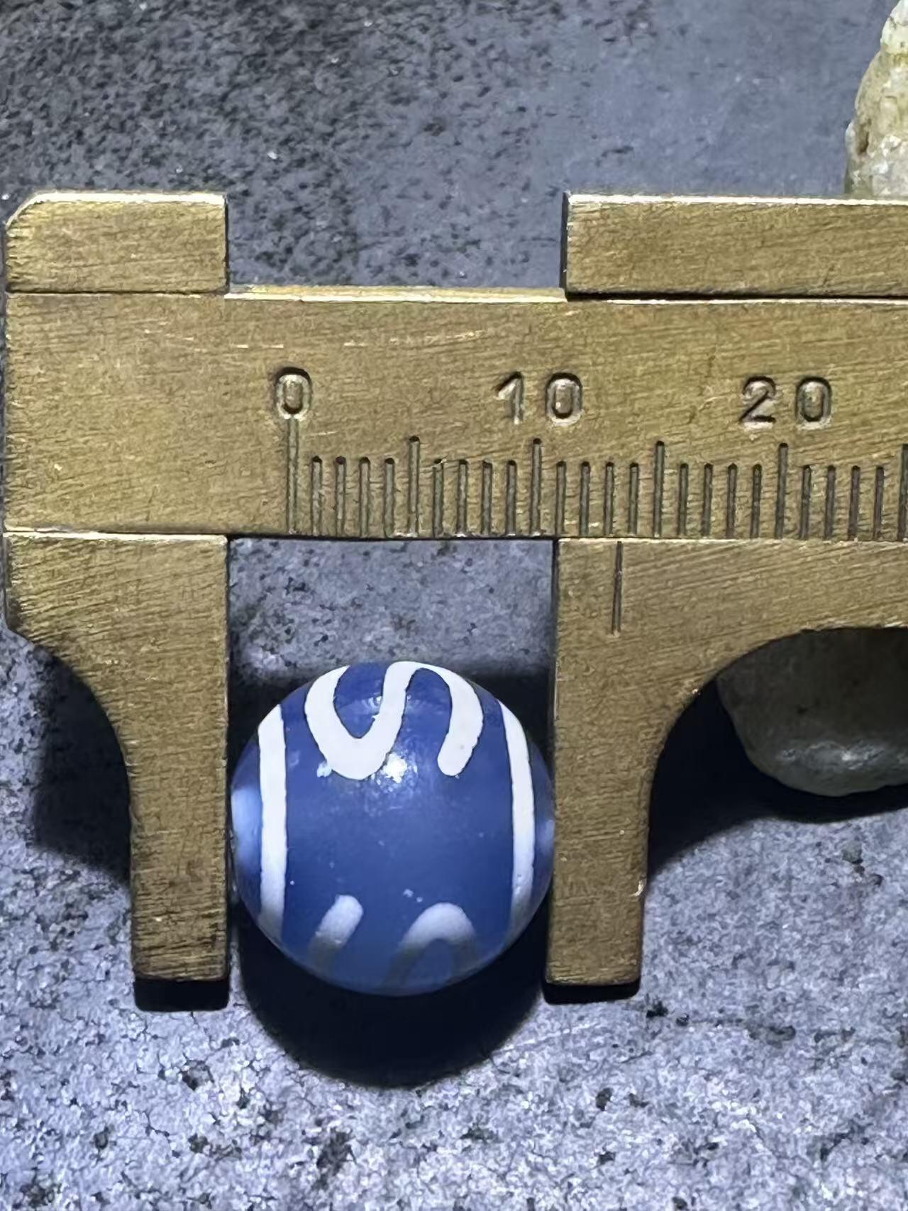 仅此一颗，精美藏传蓝玉髓金钱钩天珠一颗