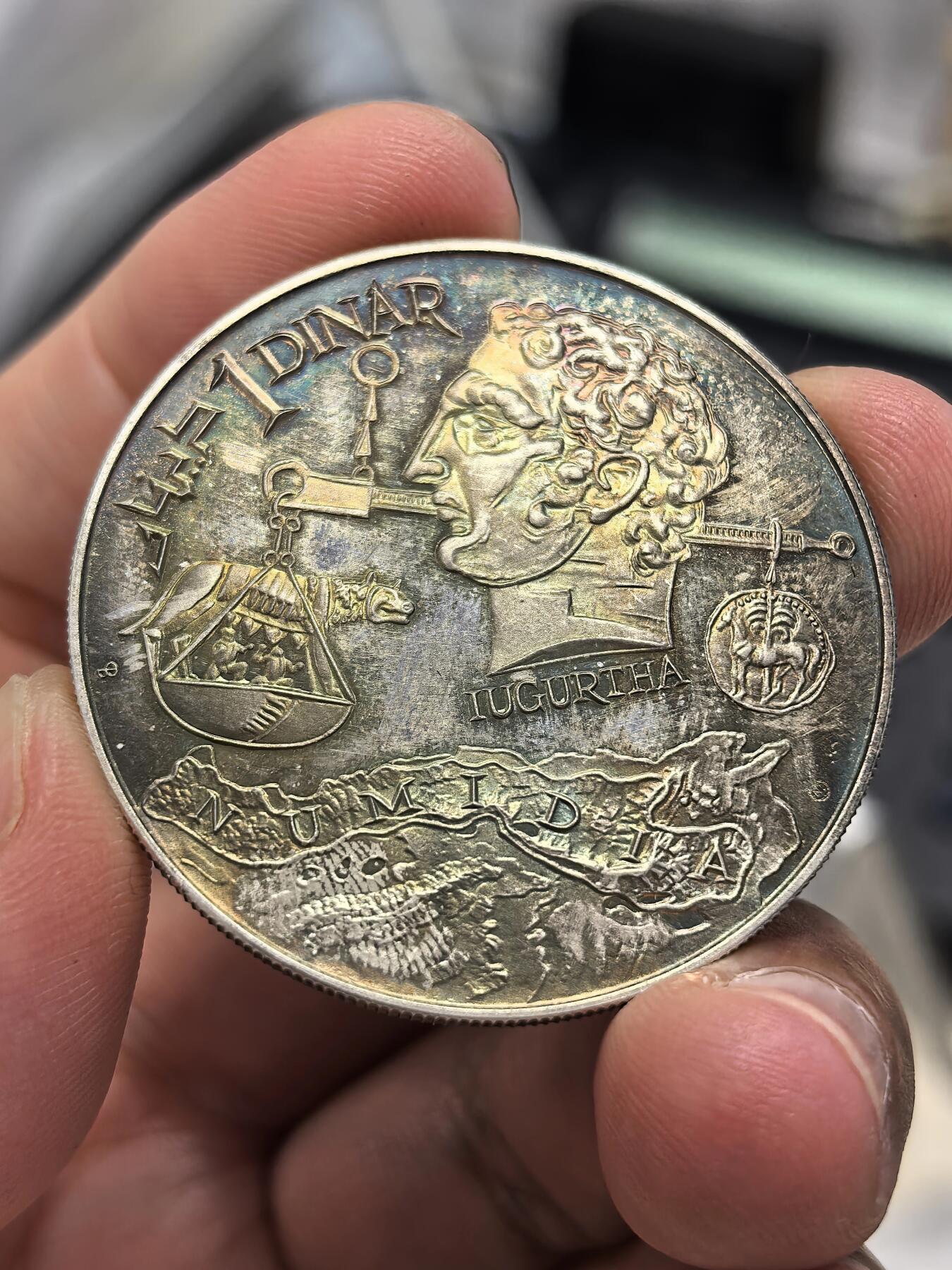 博洋堂世界钱币拍卖第150期（全场包邮） 突尼斯1969年1第纳尔努米底亚王国纪念银币，925银，发行量两万，包浆亮眼 正面星空彩 背面彩虹包浆 让人爱不释手！