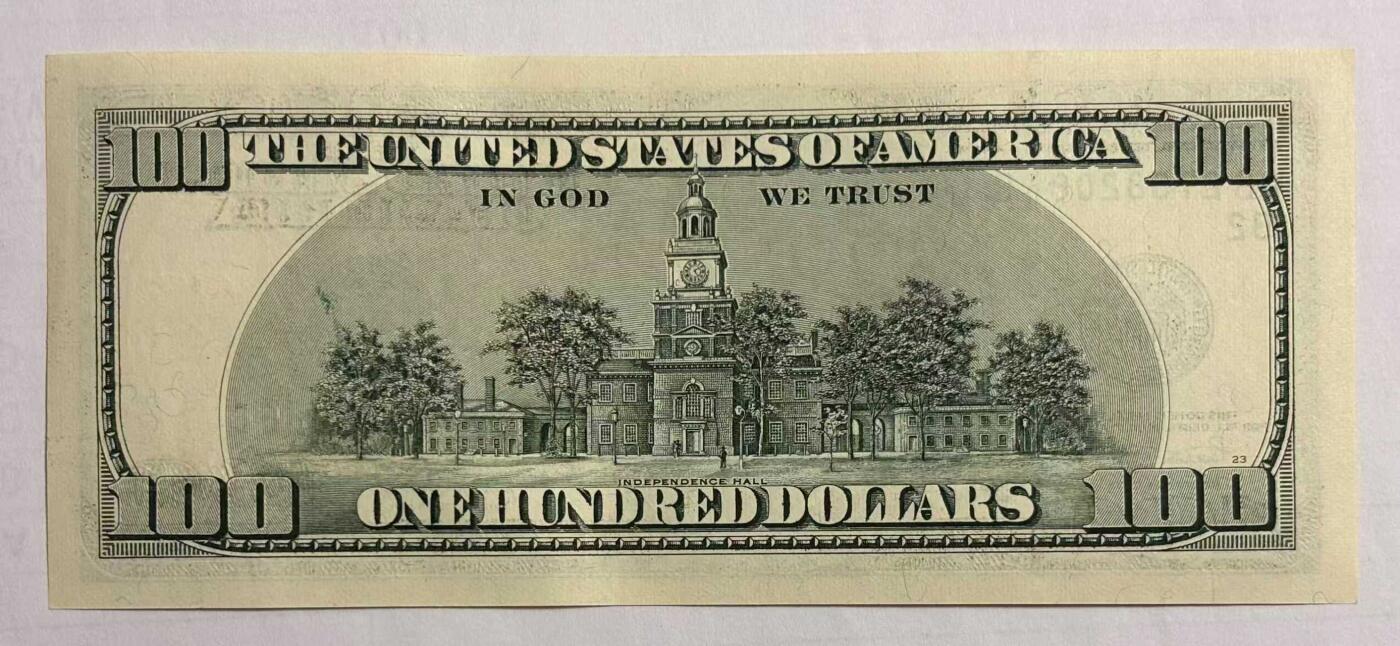 《外钞收藏家》第五百九十一期（畅拍场）（本平台长期征集拍品、欢迎藏友们联系合作） 2001年 大头版100美元 实物图 号码无4